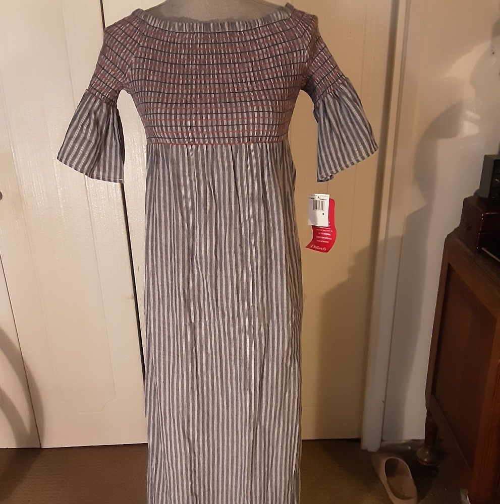 Striped Off-Shoulder Maxi Dress - Picture 2 of 7